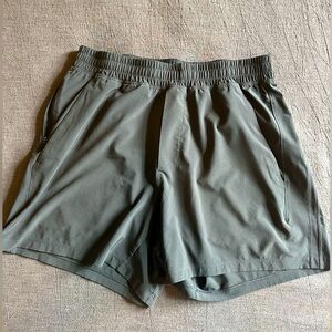 Lululemon Pace Breaker Linerless Short 5” (medium)